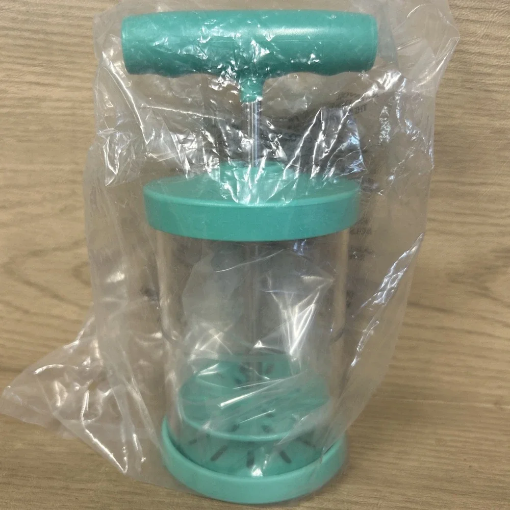 New Pampered Chef Whipped Cream Maker Dispenser Turquoise Sealed No Box